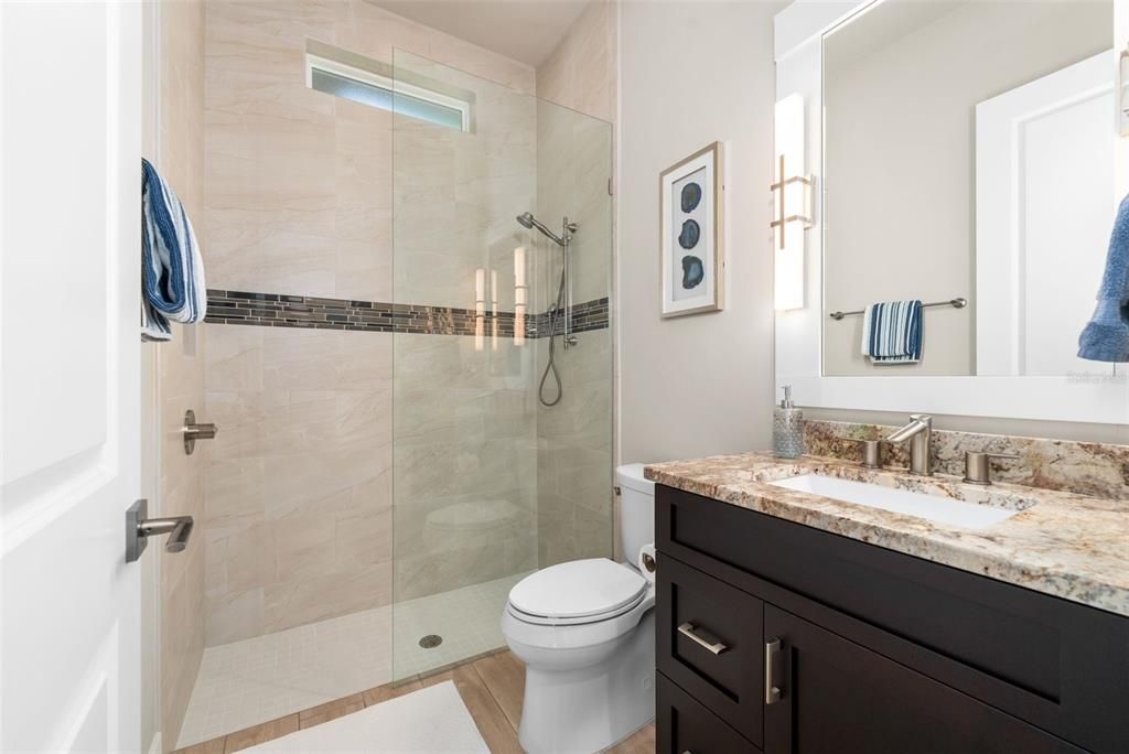 En Venta: $1,035,000 (4 camas, 3 baños, 2980 Pies cuadrados)