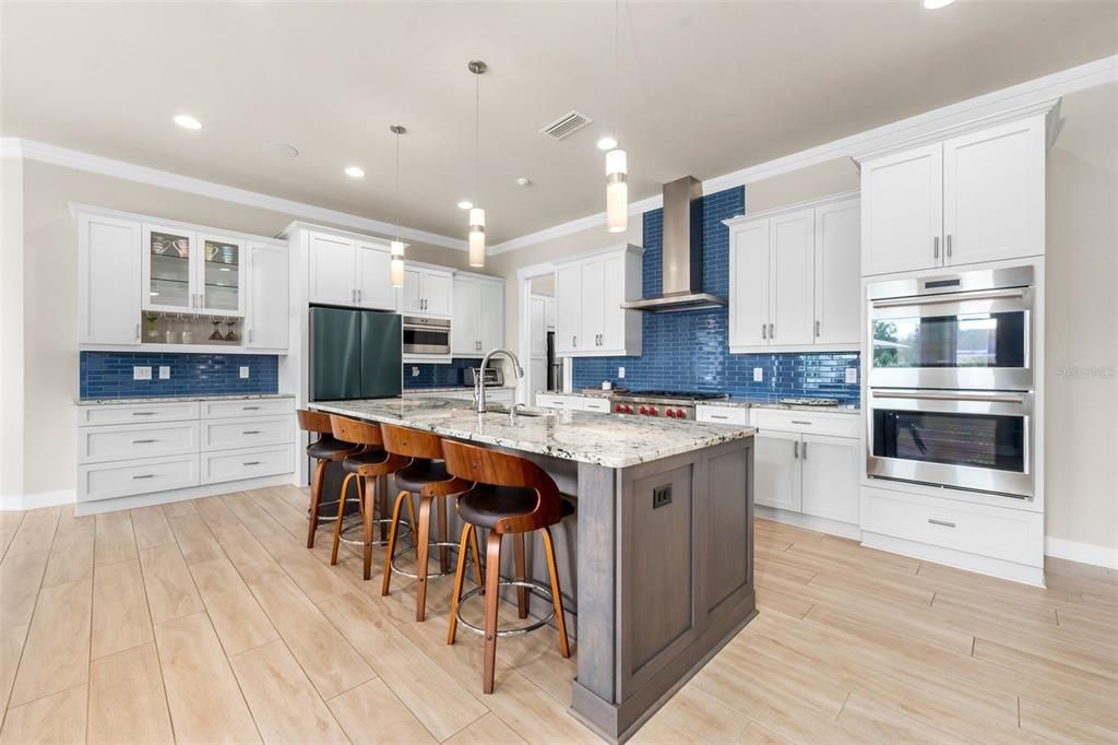 En Venta: $1,035,000 (4 camas, 3 baños, 2980 Pies cuadrados)