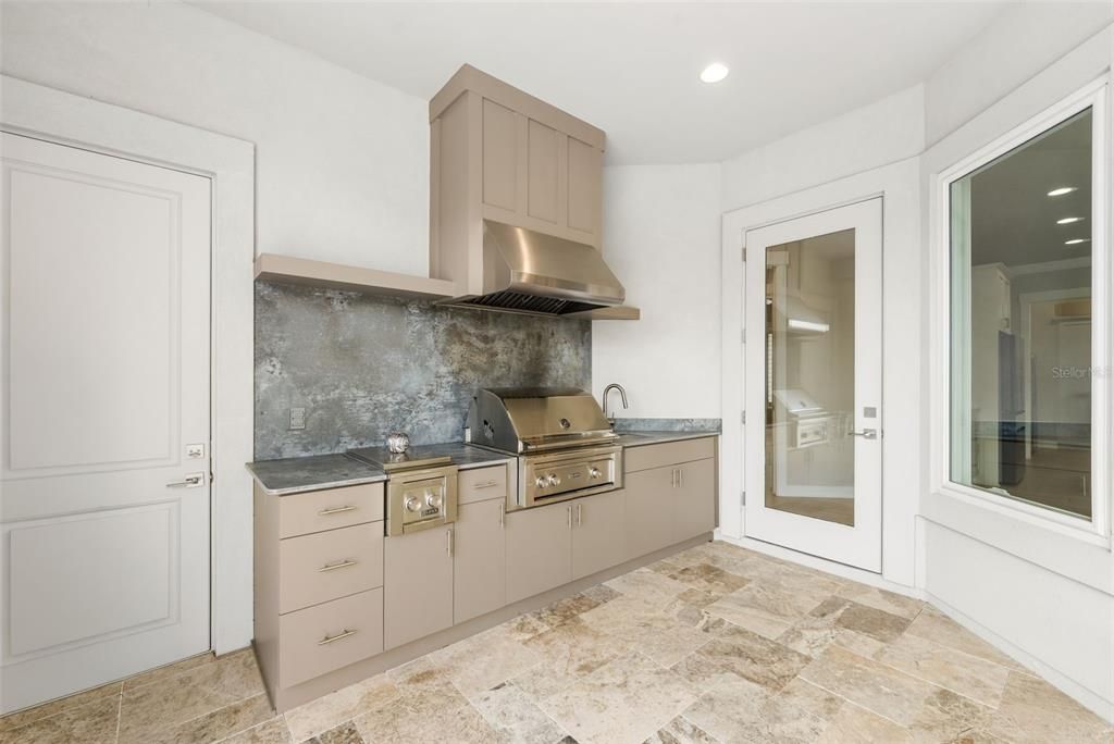 En Venta: $1,035,000 (4 camas, 3 baños, 2980 Pies cuadrados)