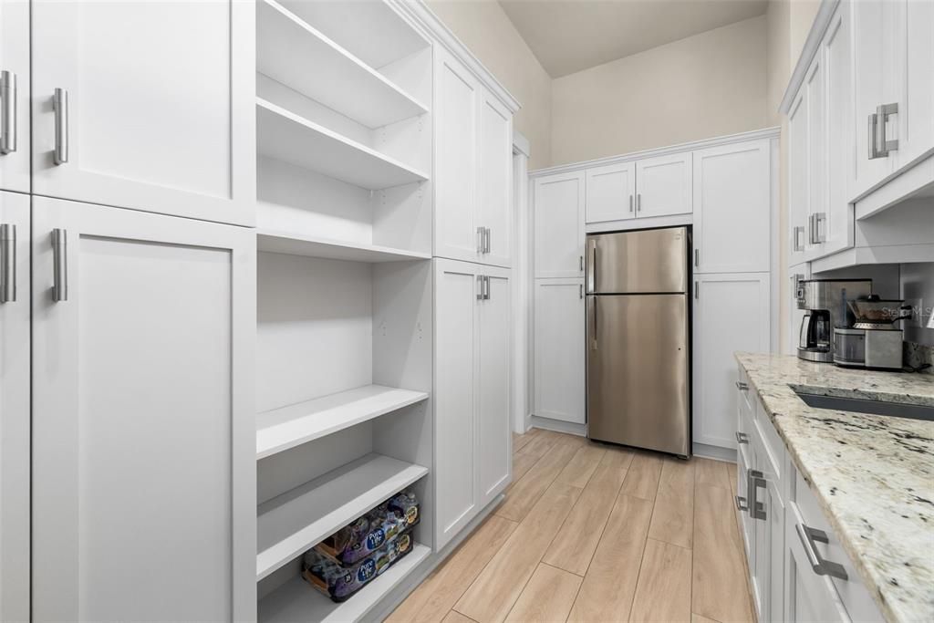 En Venta: $1,035,000 (4 camas, 3 baños, 2980 Pies cuadrados)