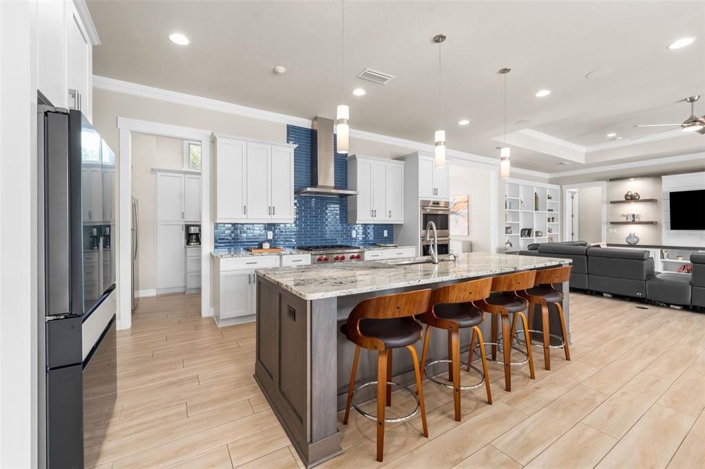 En Venta: $1,035,000 (4 camas, 3 baños, 2980 Pies cuadrados)