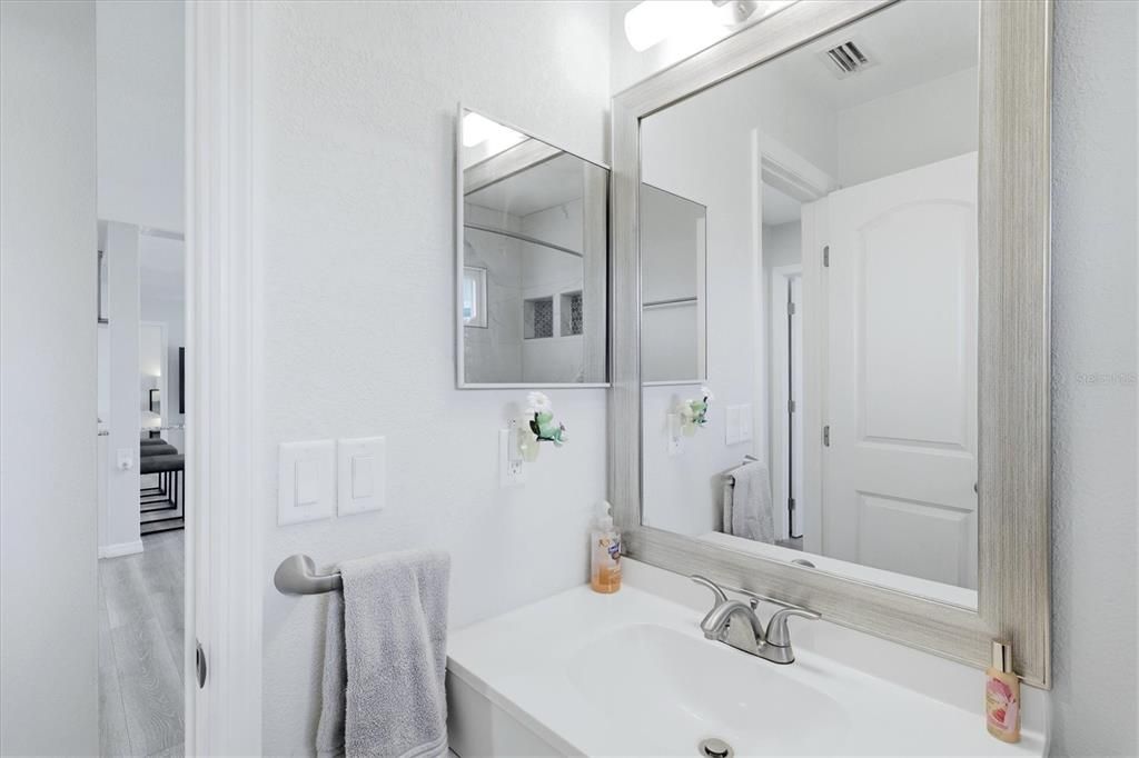 Active With Contract: $317,500 (2 beds, 2 baths, 1286 Square Feet)