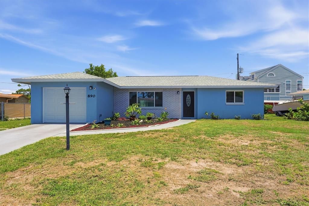 Active With Contract: $317,500 (2 beds, 2 baths, 1286 Square Feet)