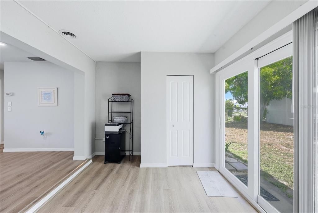 Active With Contract: $317,500 (2 beds, 2 baths, 1286 Square Feet)