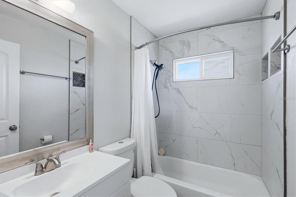 Active With Contract: $317,500 (2 beds, 2 baths, 1286 Square Feet)