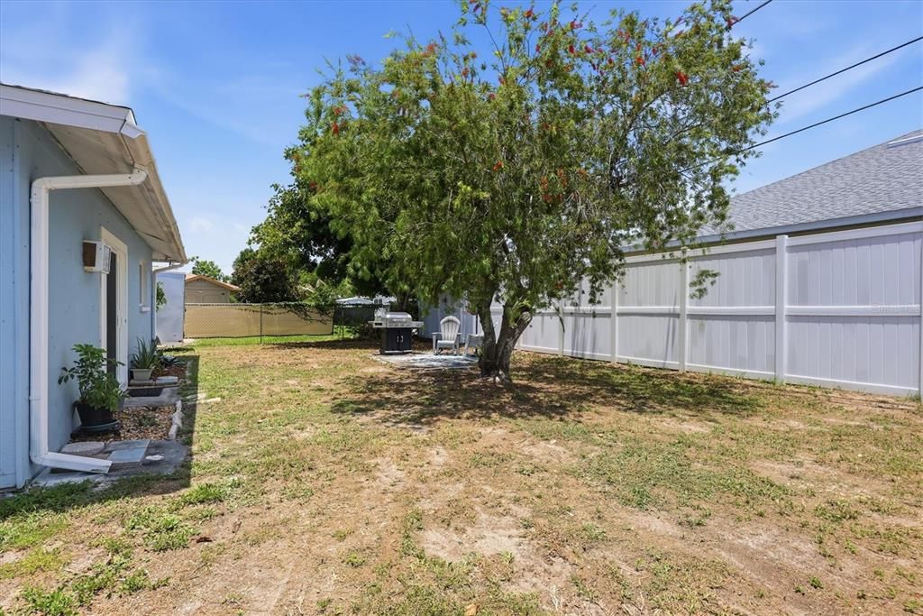 Active With Contract: $317,500 (2 beds, 2 baths, 1286 Square Feet)