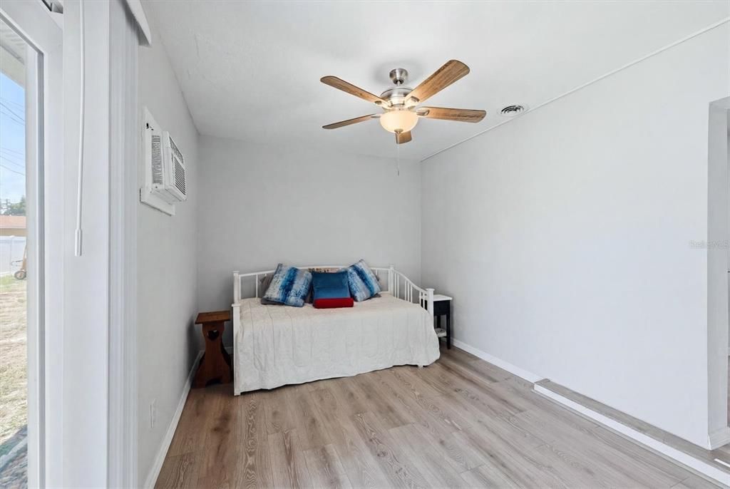 Active With Contract: $317,500 (2 beds, 2 baths, 1286 Square Feet)