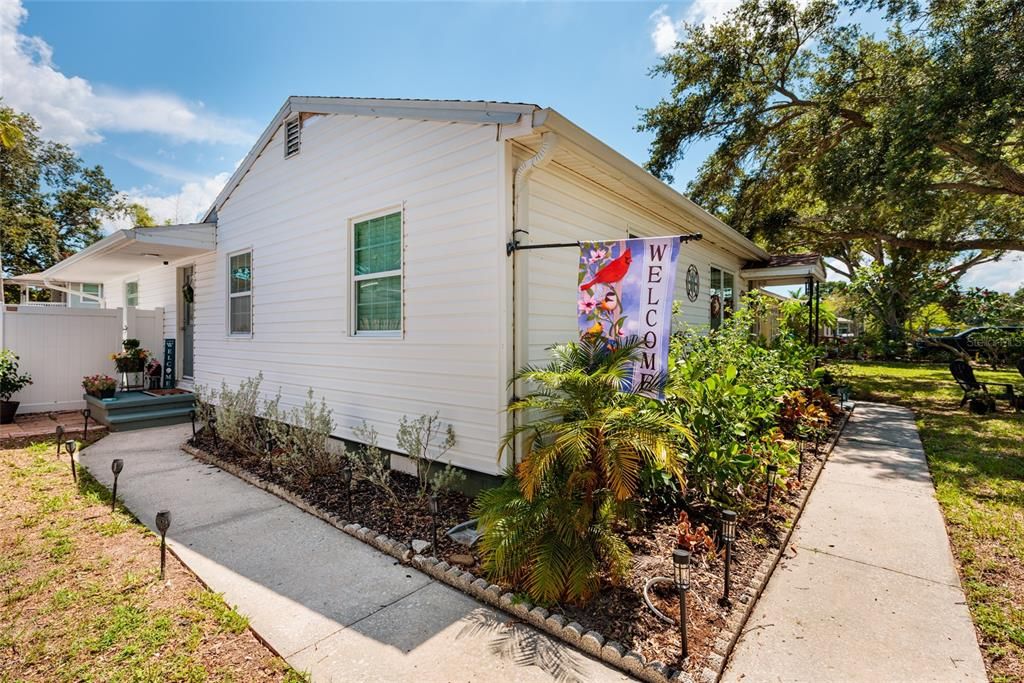 For Sale: $474,900 (4 beds, 3 baths, 1320 Square Feet)
