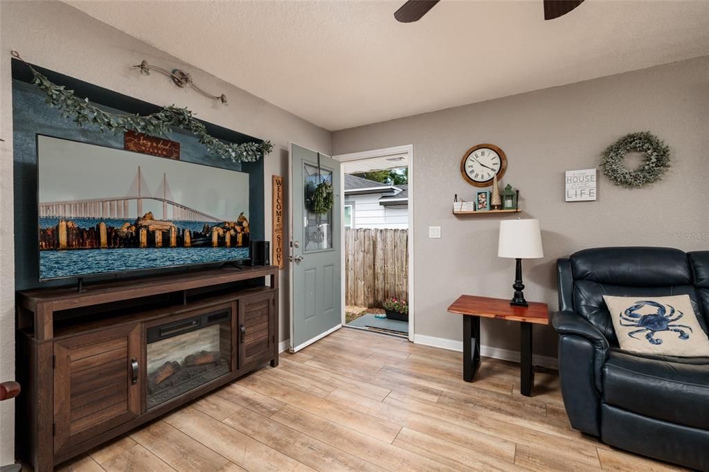 For Sale: $474,900 (4 beds, 3 baths, 1320 Square Feet)