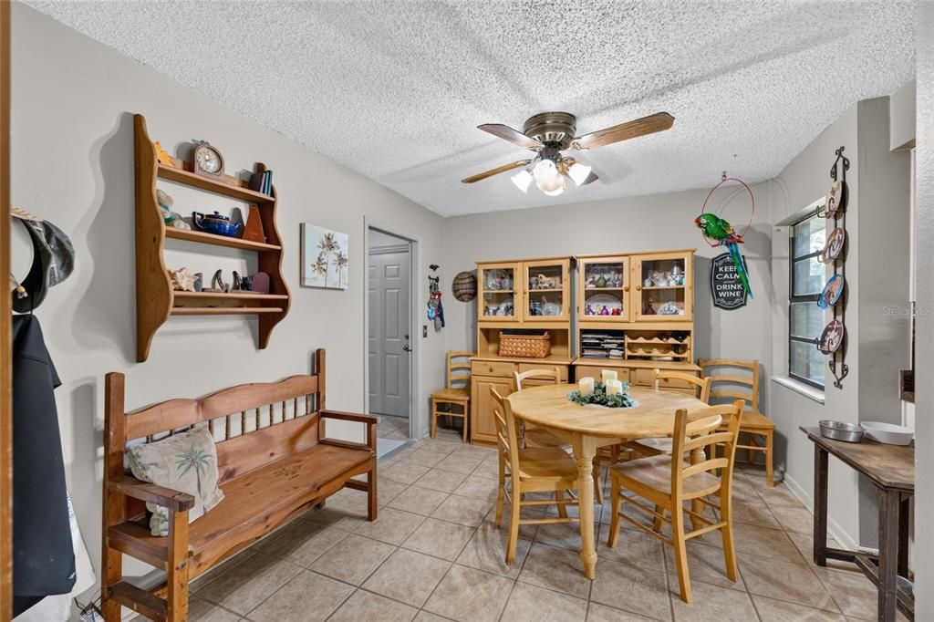 En Venta: $289,000 (4 camas, 2 baños, 1516 Pies cuadrados)