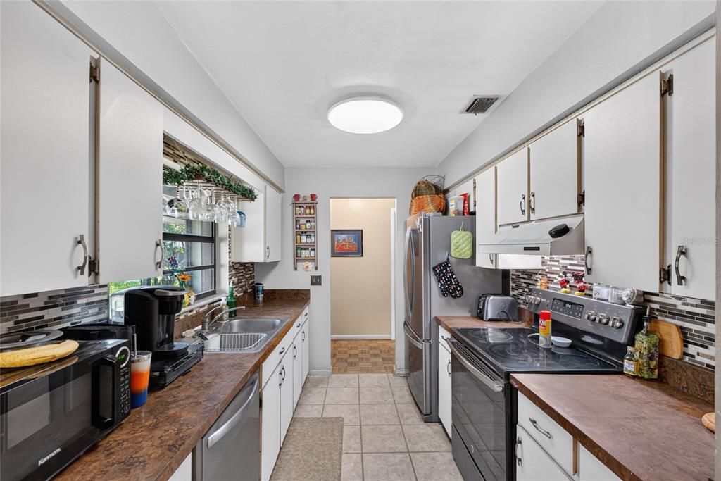 En Venta: $289,000 (4 camas, 2 baños, 1516 Pies cuadrados)