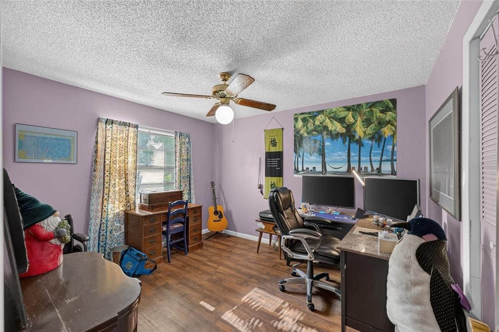 En Venta: $289,000 (4 camas, 2 baños, 1516 Pies cuadrados)