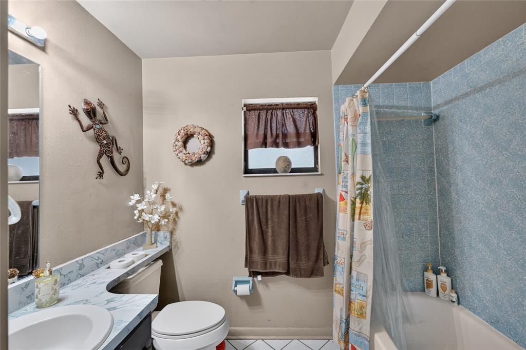 En Venta: $289,000 (4 camas, 2 baños, 1516 Pies cuadrados)