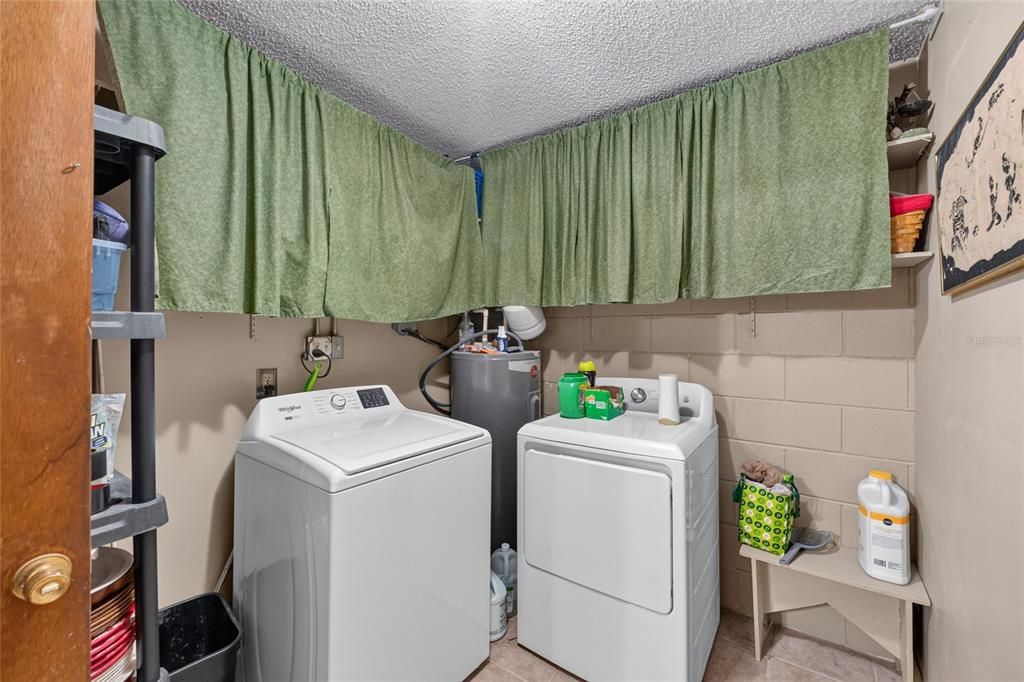 En Venta: $289,000 (4 camas, 2 baños, 1516 Pies cuadrados)