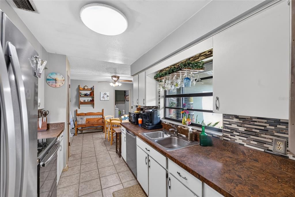 En Venta: $289,000 (4 camas, 2 baños, 1516 Pies cuadrados)