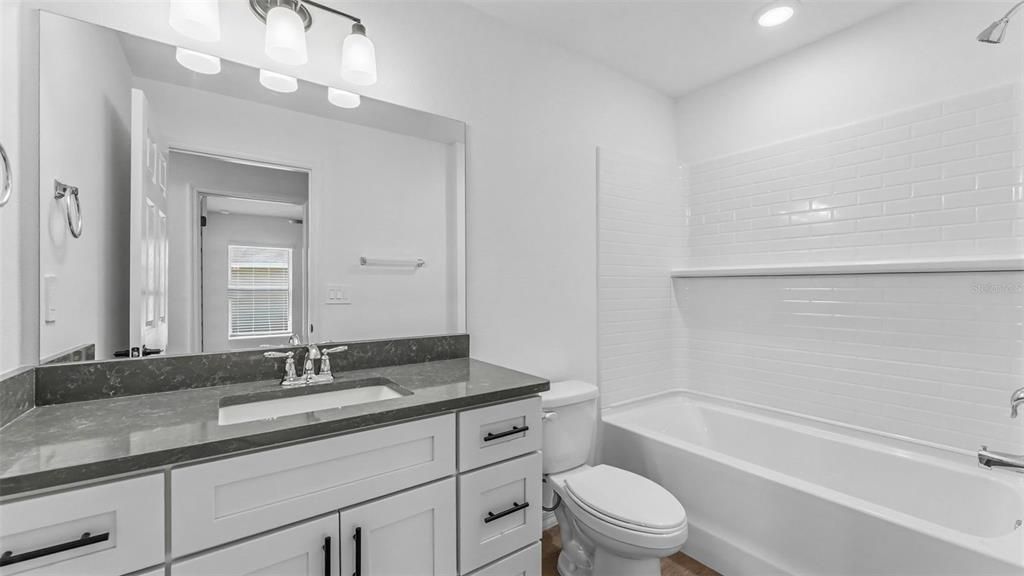 На продажу: $345,900 (3 спален, 2 ванн, 1484 Квадратных фут)