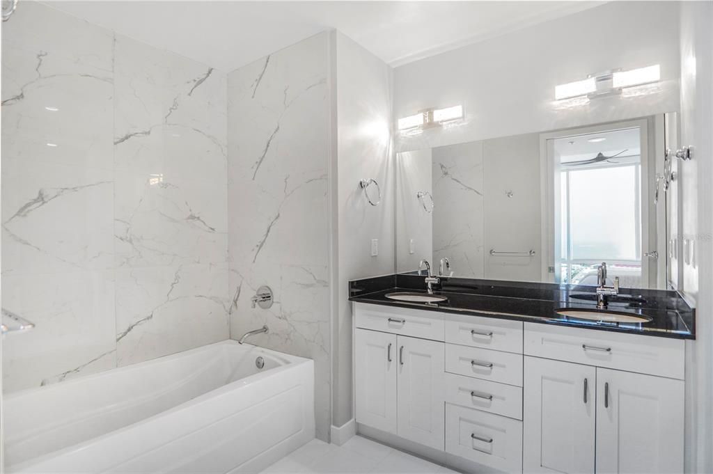 For Sale: $459,000 (2 beds, 2 baths, 1138 Square Feet)