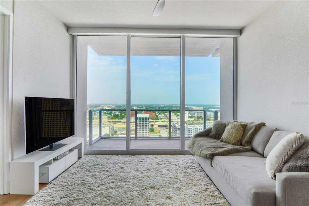 For Sale: $459,000 (2 beds, 2 baths, 1138 Square Feet)
