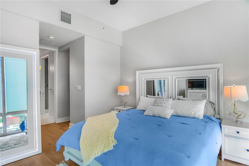 For Sale: $459,000 (2 beds, 2 baths, 1138 Square Feet)