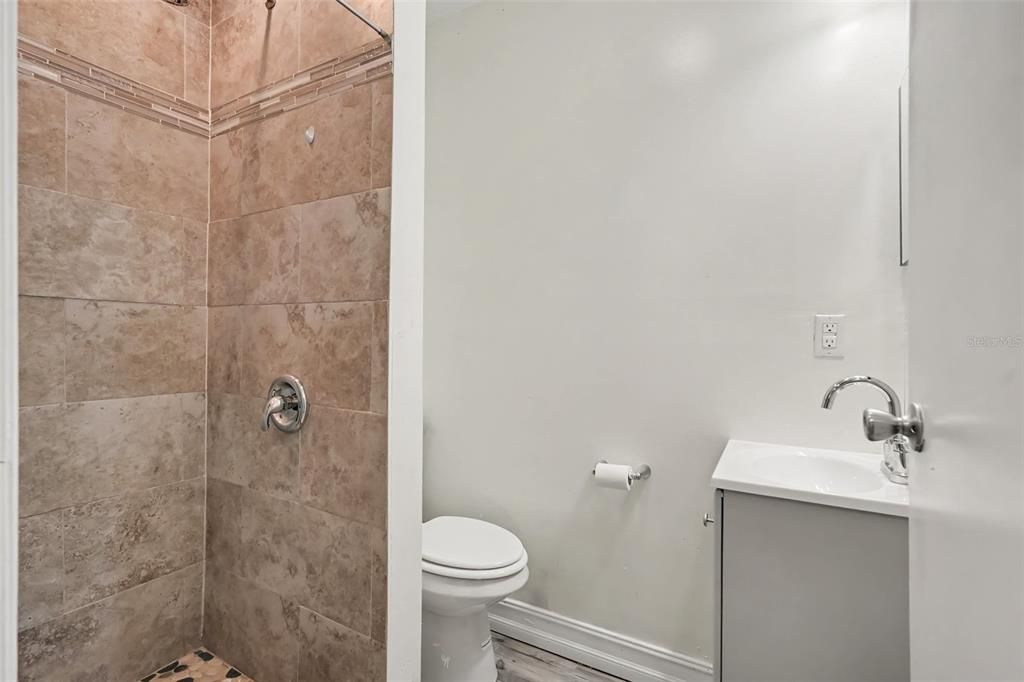 В аренду: $2,100 (4 спален, 2 ванн, 1260 Квадратных фут)