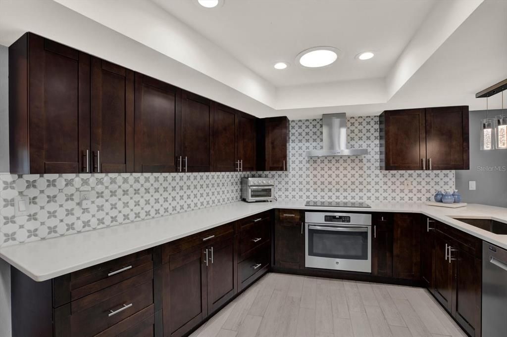 На продажу: $475,000 (4 спален, 2 ванн, 2160 Квадратных фут)
