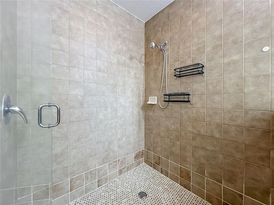 For Rent: $2,750 (3 beds, 2 baths, 1904 Square Feet)