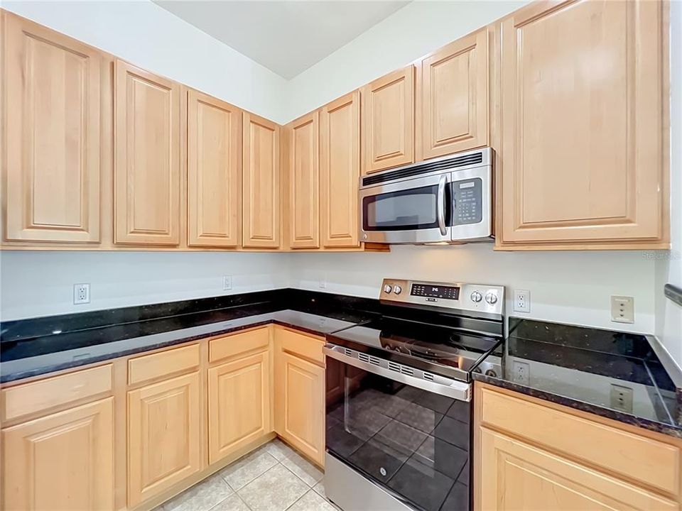 For Rent: $2,750 (3 beds, 2 baths, 1904 Square Feet)