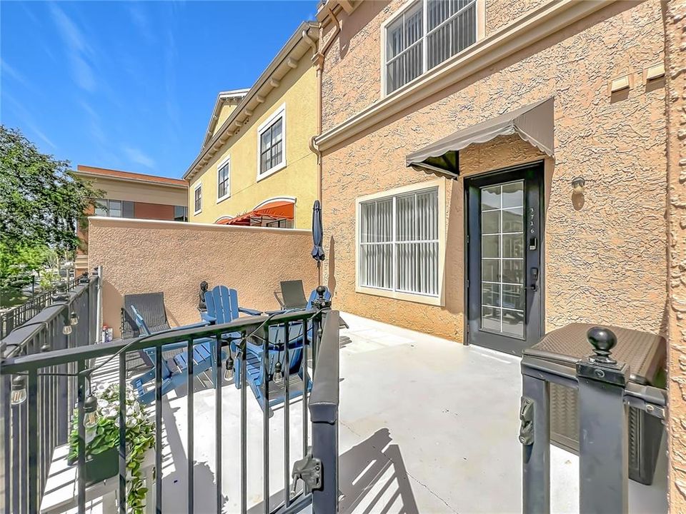 For Rent: $2,750 (3 beds, 2 baths, 1904 Square Feet)