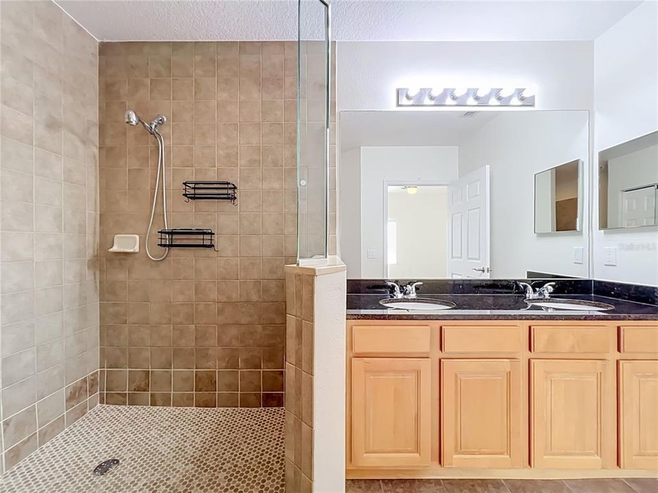 For Rent: $2,750 (3 beds, 2 baths, 1904 Square Feet)
