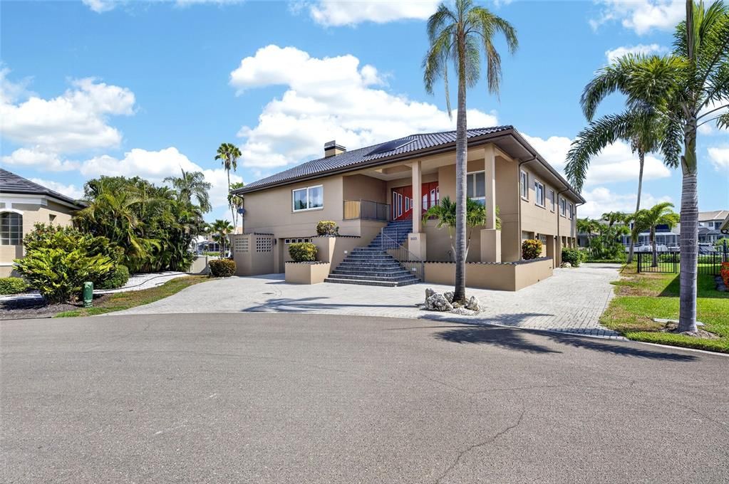 For Sale: $2,500,000 (4 beds, 3 baths, 4159 Square Feet)
