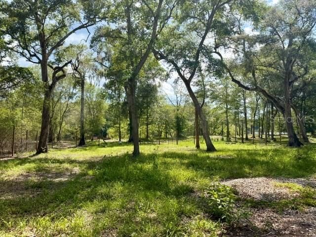 待售: $190,000 (1.14 acres)