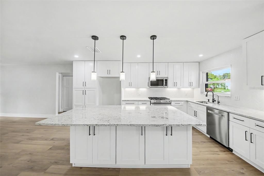 На продажу: $489,900 (3 спален, 2 ванн, 1873 Квадратных фут)