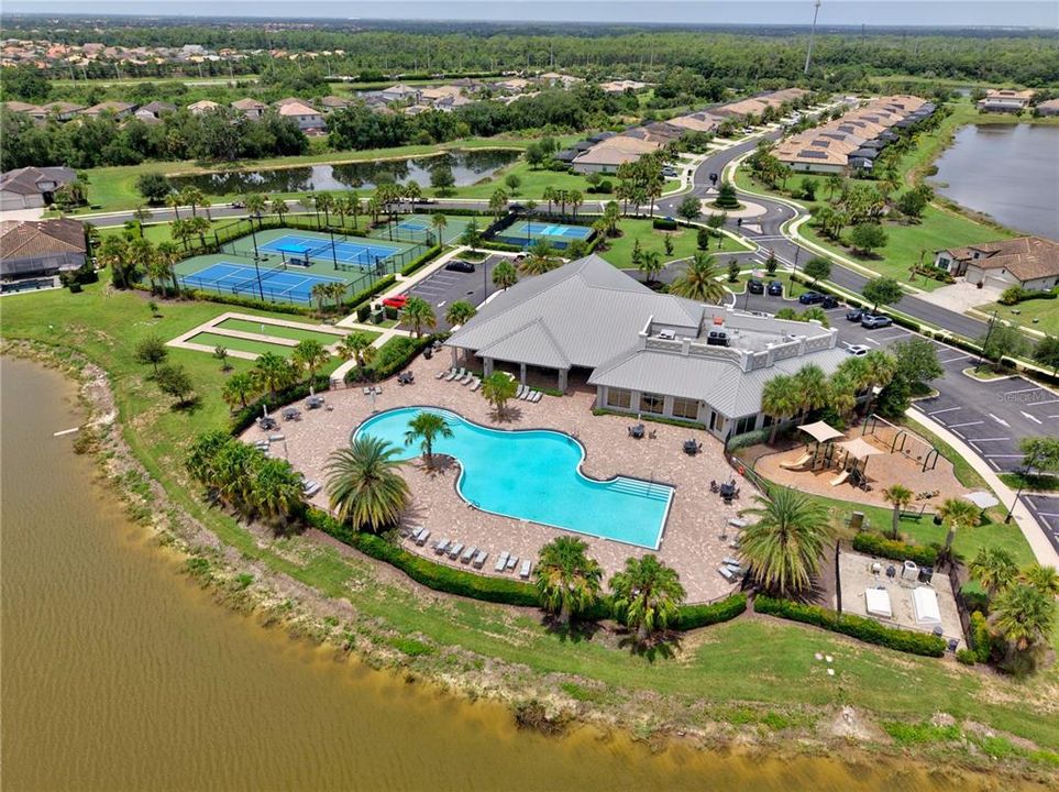 En Venta: $1,349,999 (6 camas, 4 baños, 3882 Pies cuadrados)