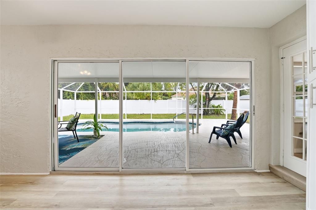 Activo con contrato: $375,000 (3 camas, 2 baños, 1995 Pies cuadrados)