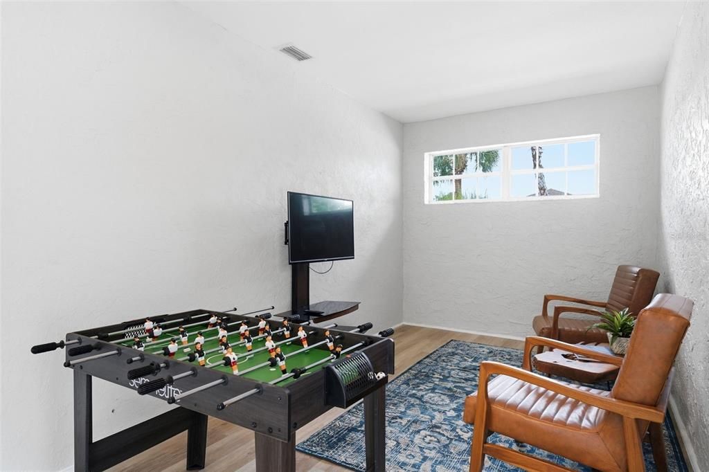 Activo con contrato: $375,000 (3 camas, 2 baños, 1995 Pies cuadrados)