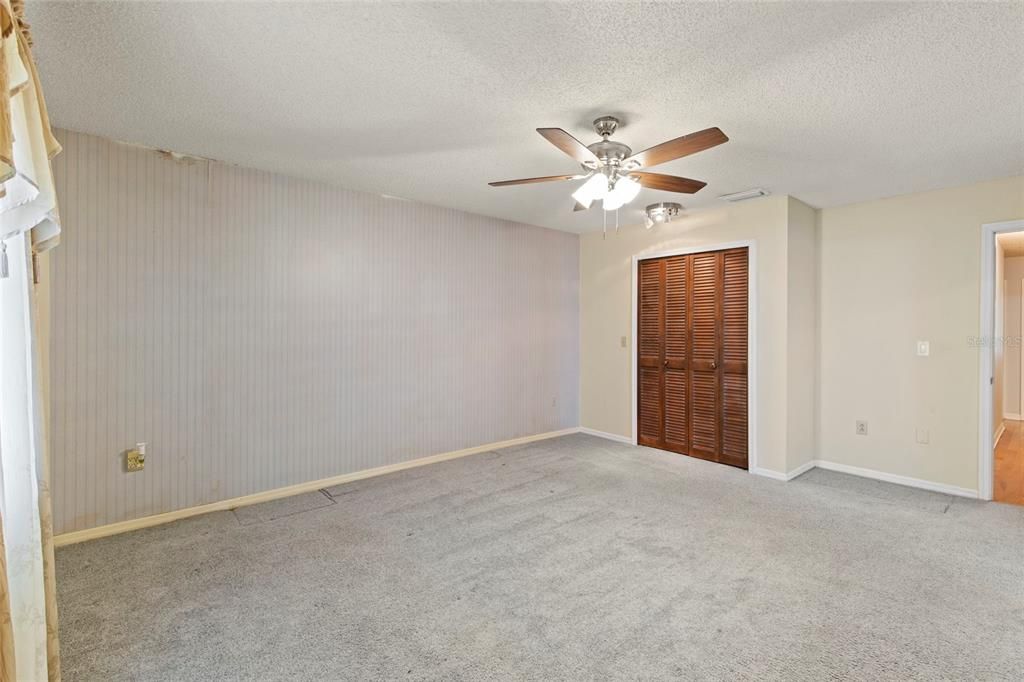 For Sale: $399,999 (4 beds, 3 baths, 2027 Square Feet)