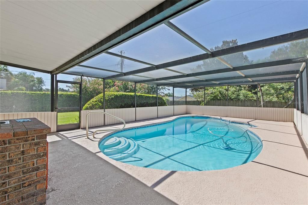 For Sale: $399,999 (4 beds, 3 baths, 2027 Square Feet)