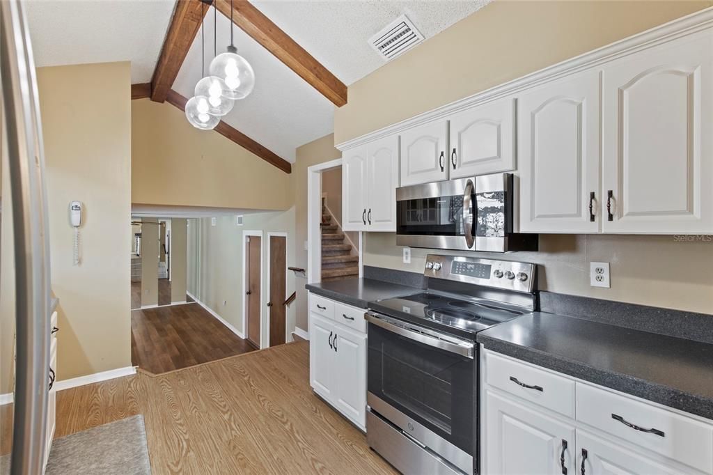 For Sale: $399,999 (4 beds, 3 baths, 2027 Square Feet)