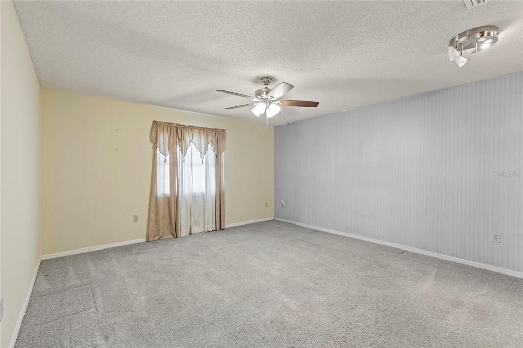 For Sale: $399,999 (4 beds, 3 baths, 2027 Square Feet)