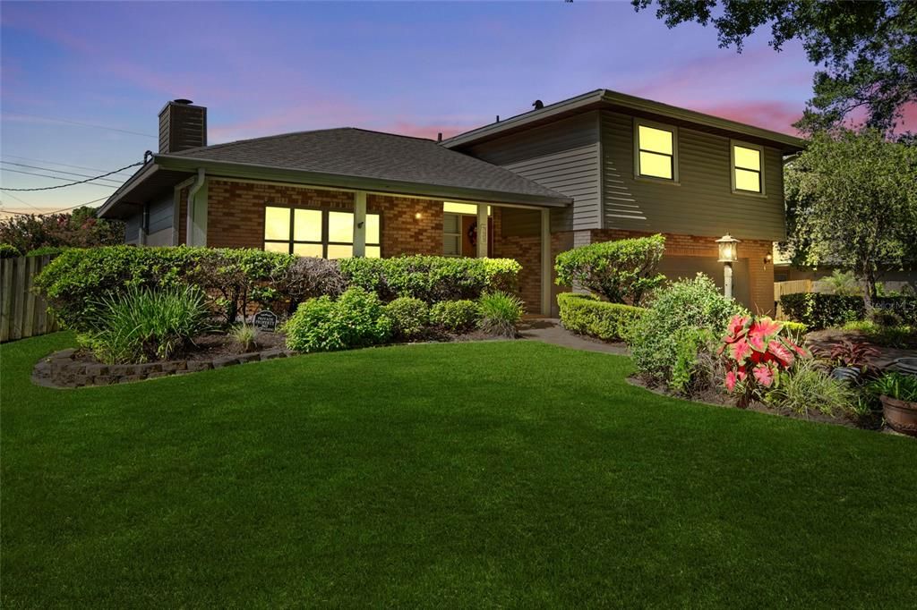 For Sale: $399,999 (4 beds, 3 baths, 2027 Square Feet)