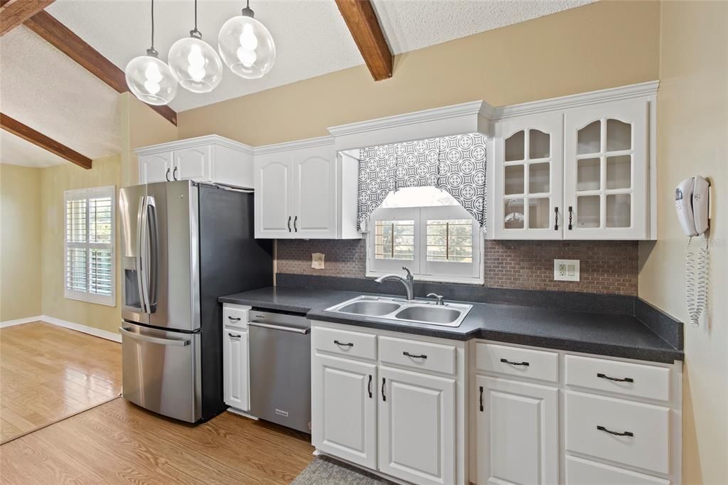 For Sale: $399,999 (4 beds, 3 baths, 2027 Square Feet)