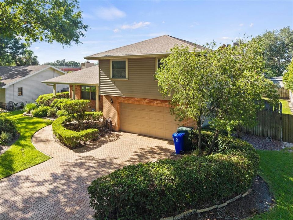 For Sale: $399,999 (4 beds, 3 baths, 2027 Square Feet)
