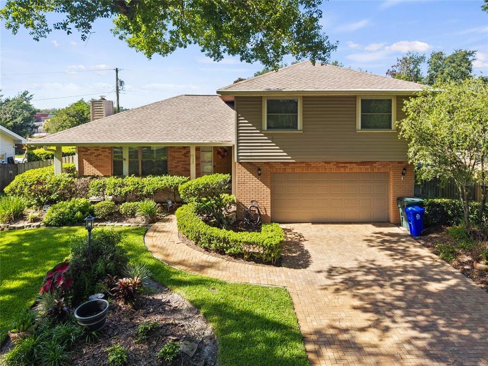 For Sale: $399,999 (4 beds, 3 baths, 2027 Square Feet)
