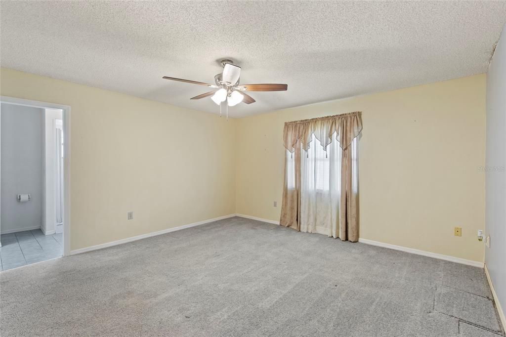 For Sale: $399,999 (4 beds, 3 baths, 2027 Square Feet)