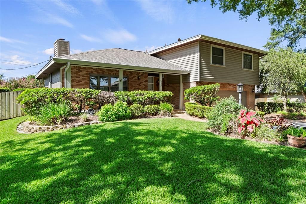 For Sale: $399,999 (4 beds, 3 baths, 2027 Square Feet)