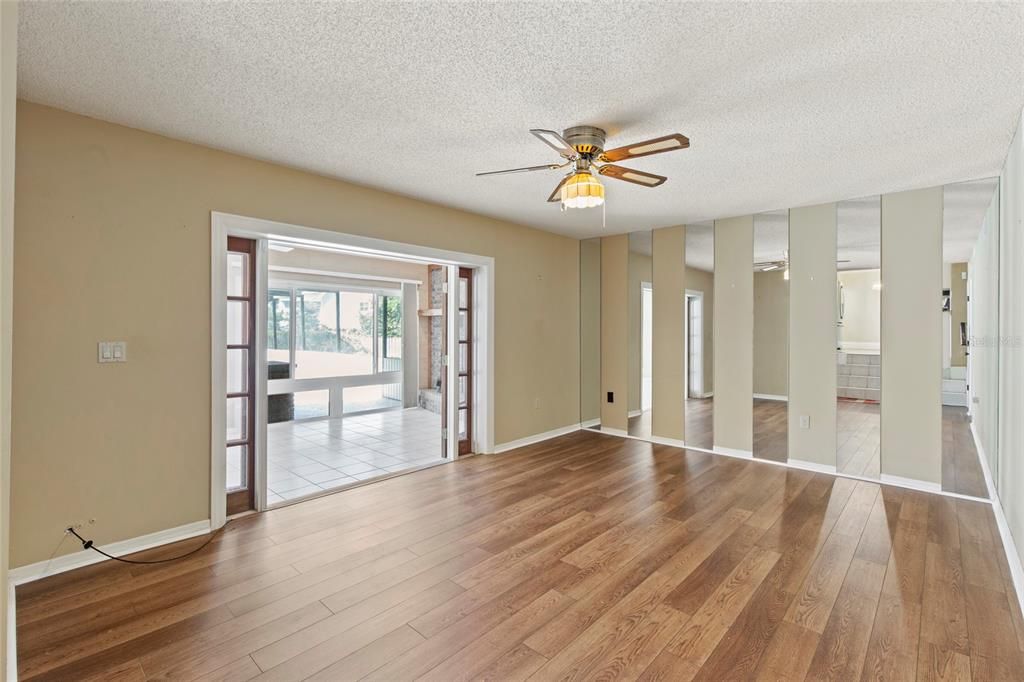For Sale: $399,999 (4 beds, 3 baths, 2027 Square Feet)