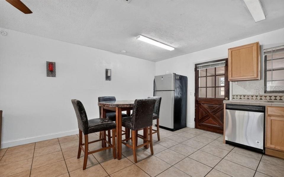 For Sale: $145,000 (2 beds, 1 baths, 1034 Square Feet)