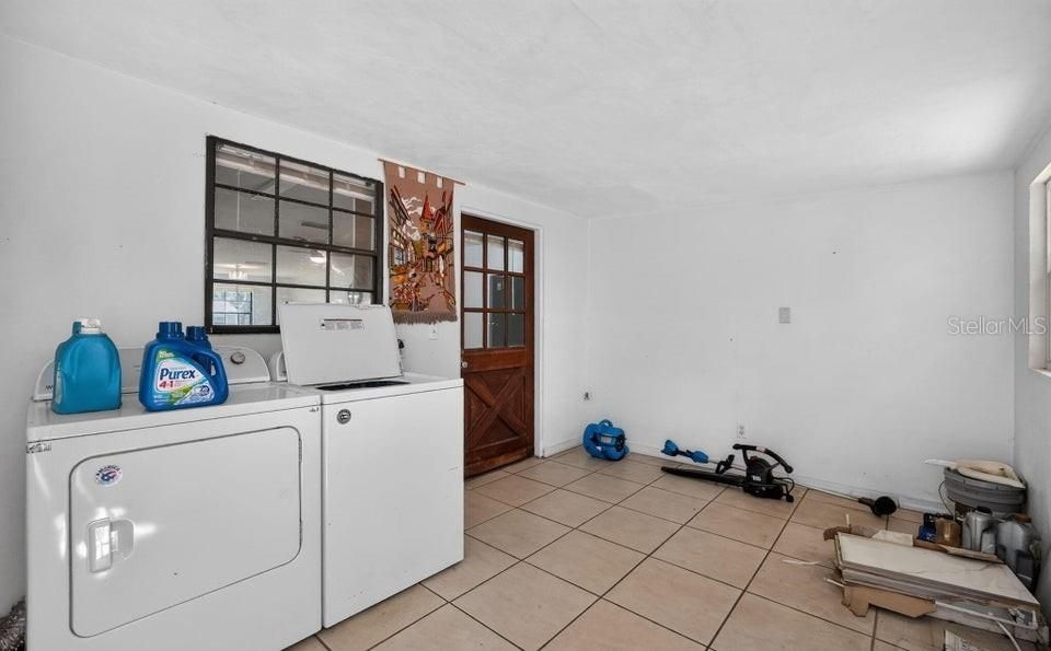 For Sale: $145,000 (2 beds, 1 baths, 1034 Square Feet)