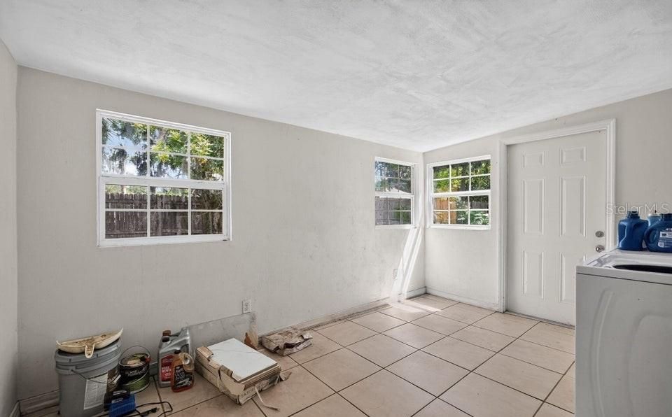 For Sale: $145,000 (2 beds, 1 baths, 1034 Square Feet)