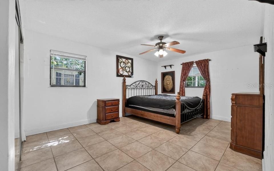 For Sale: $145,000 (2 beds, 1 baths, 1034 Square Feet)